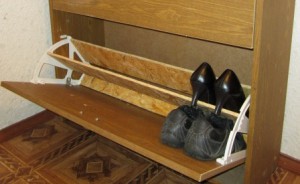Узкий шкаф для обуви в прихожую