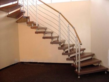 Какую лестницу выбрать для частного дома
